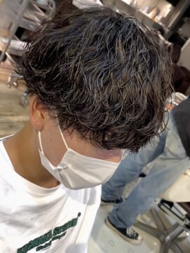 フィフスワン(fifth one) 波巻きパーマメンズパーマメンズヘアツーブロックツイストパーマ