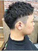 20代30代40代メンズショートフェザーマッシュツーブロ黒髪