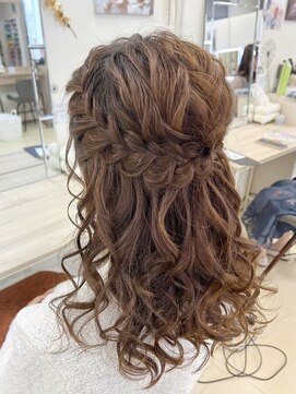 ベルデイズ 関内店(BELDAYS) 編み込みハーフアップ