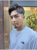 刈り上げツーブロックフェード風アップバングショートメンズヘア