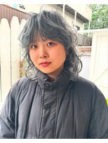 アデ オモテサンドウ(ade omotesando) 人気のハイトーンカラーとレイヤーで作るおしゃれ女子ウルフヘア