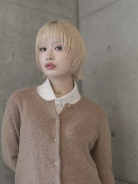 オーオシカシカスペース(OOO YY Space) ブロンド/顔周りレイヤー/ブリーチ/くびれボブ/ボブウルフ