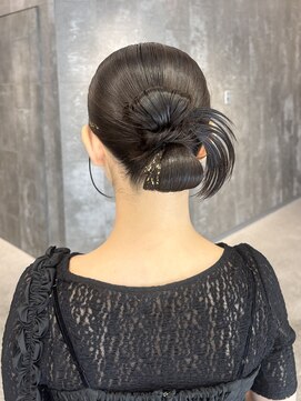 ピークアブー 原宿ハラカド(PEEK-A-BOO) 結婚式ヘア タイトシニヨン タイトヘア カチモリ お団子ヘア
