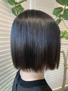 アース 三田南ウッディタウン店(HAIR&MAKE EARTH) 大人可愛い艶感切りっぱなしショート