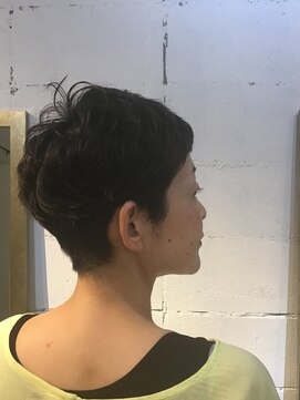 美容 キロ(Kilo) くせを生かしたベビーショート
