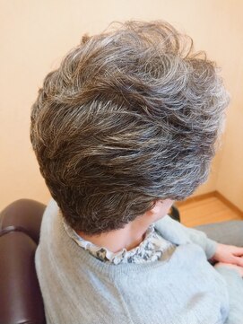 ヘアディメンション スマート(Hair Dimension Smart) 白髪を活かしたふんわりショートスタイル♪