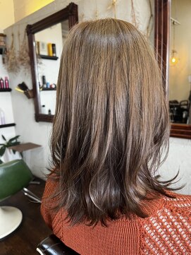 ラフ(RaF*) ダークグレージュ毛先カラー＊くびれ巻きさらつやヘアー