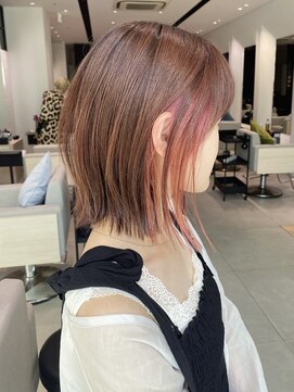 ステア ケース(stair case) インナーカラーイヤリングカラーミディアムボブ前髪カット