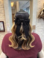 ヴィサージュプラス(VISAGE plus)&nbsp;リボンが映える♪編み込みハーフアップ