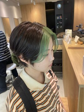 モーント(MOND) バングカラー×ハンサムショート