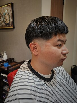 バク(BAKU) スキンフェードクロップススタイルミドル