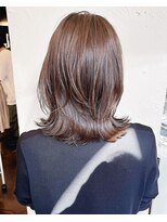 ティーシェル(TIECHEL) 小顔イメチェン、ブルーグレージュカラーくびれレイヤーボブ