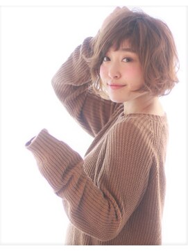 ソア 武蔵小杉(SOAR) 大人かわいい無造作カールとデザインカラー小顔丸みショートボブ