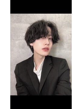 シン(syn) 前髪長めマッシュ センターパート