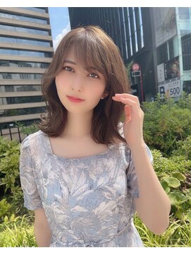 フォルテレイ 青山(FORTE Lei) 美髪こなれミディー、大人かわいいホワイトグレージュ