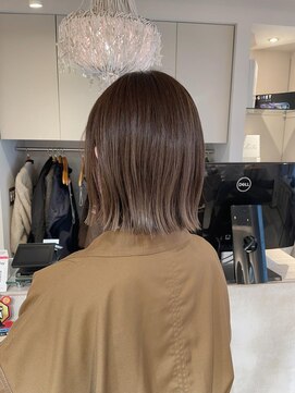 キャンバス バイ ネオリーブ 横浜西口(Canvas by neo.) 切りっぱなしボブ グレージュ 外ハネボブ sn