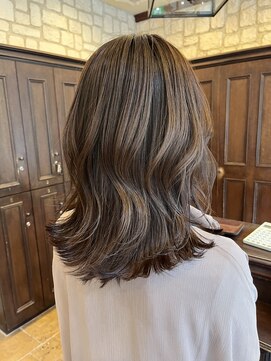 シャル 新百合ヶ丘(shalu) ナチュラル/ミディアムくびれレイヤー/韓国巻き/ベージュカラー