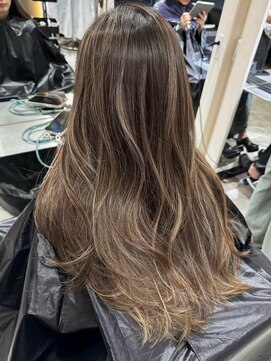 エイチ(H) xバレイヤージュ/イメチェン/ホワイトブロンド/外ハネボブ/美髪