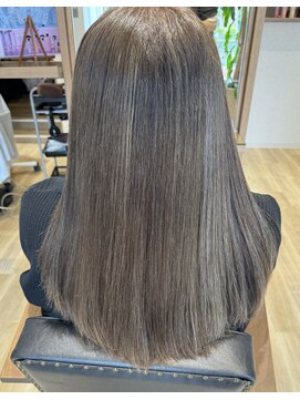 シュヴー 門前仲町(CHEVEUX) ロングの方にも、白髪ぼかしカラー