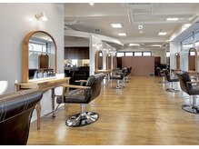 ラポールヘア 春日井神領店(RAPPORT HAIR)の雰囲気（店内は広々としているのでリラックスしてお過ごし頂けます。）