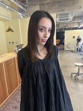 ロジェ(loje) 20代30代40代　大人っぽいツヤ感ストレート/ミディアムヘア