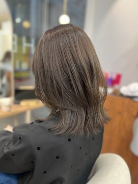 アッシュベージュ×大人レイヤー