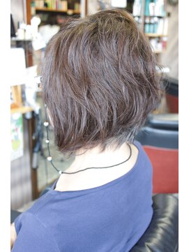 オーバーキャプテンネイキッド(OVER CAPTAIN NAKED) ハイキャリア骨格補正前下がりショートボブ×ふんわりパーマ