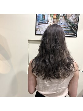 エイミー(Aimee) Aimee ミルクティーグレージュ×無造作ミディアム