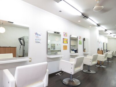 ウーア(Hair Salon UA)