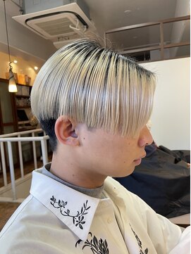 スタジオフォーエイチ(STUDIO 4H) センターパート/テクノカット/刈り上げ/ハイトーンカラー