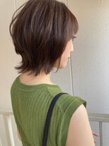 ロカ(roka) 外ハネショートウルフ ひし形シルエット 大人ショート