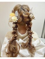 ファレ(Phalae)&nbsp;成人式　振袖ヘア　ガーリーツイン編みおろし