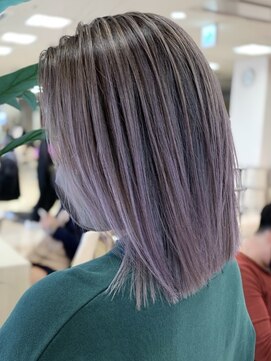 シャルムバイケンジ(Charm.by KENJE) デザインカラーバレイヤージュ細めハイライト白髪ぼかし東京銀座