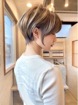 ストーリー 京都烏丸御池店(STORY)の写真/白髪ぼかしやハイライト不要の明るい白髪染め。ブリーチ無しで髪の明るさも2トーンアップを実現