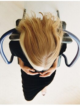 YOLK【4/16 NEW OPEN（予定）】の写真/ブリーチでも失わない「上品さ」。透明感ハイトーンと緻密なデザインカラーで、日常に洗練のスパイスを。