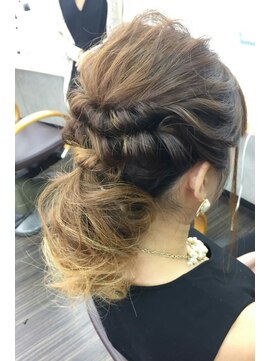 美容室 びゃんびゃん 社店 カジュアルツイストアレンジ