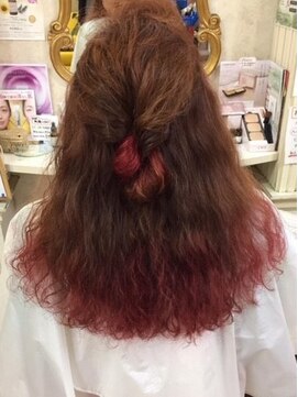 美容室 ティンカーベル ツートーンカラ―レッド