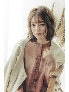 ページボーイ美容室 ランダムに動かすウェーブボブ