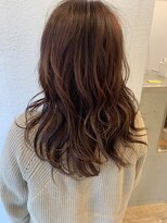 クマ(kuma.)&nbsp;大人春カラー/ミディアムヘア/ゆるウェーブ