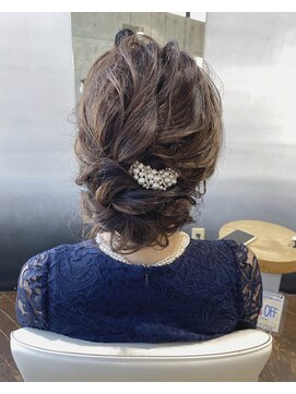 モップアップ ゾイトロープ(Mop up zoe trope) 大人かわいいヘアセット