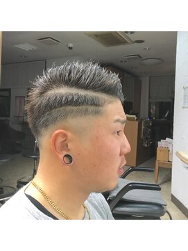 マリー(Marie) 垣見　デザインフェードカット