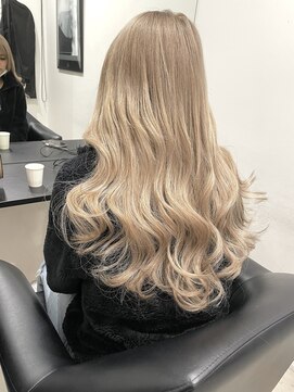 アルマバイロサ(ALMA by ROSA) ブロンドベージュ×ハイトーンロング/担当rui