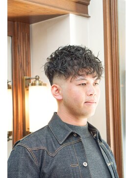 バーバーショップ ダリー(BARBERSHOP DALIE) スキンフェードスペインカールカーリーヘア