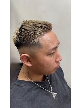 ヘアサロンナンバーワンクラブ上和田本店 スキンフェード×ハイトーンカラー