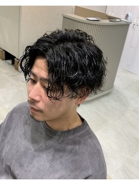 ヴェルデ(VERDE) 波巻きスパイラルパーマ　ミディアムセンターパート