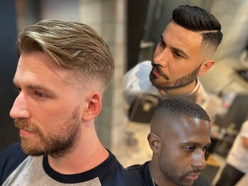 フランクス バーバー ウエストトウキョウ 吉祥寺店(FRANK’S BARBER WEST TOKYO)の写真/平日22時まで◆JR吉祥寺駅徒歩４分の好立地！好アクセス+22時まで営業で仕事帰りにも行ける◎