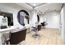 アグラン 梅田本店(a Gland)の雰囲気(隣の席と間隔にゆとりを持たせたリラックス空間)
