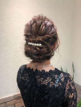 ヘアメイク シュシュ(Hair make chou chou) エレガントローシニヨン【chou-chou 北林夏実】