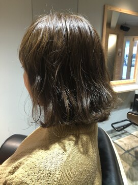 サンク(thank) 透明感のあるボブスタイル