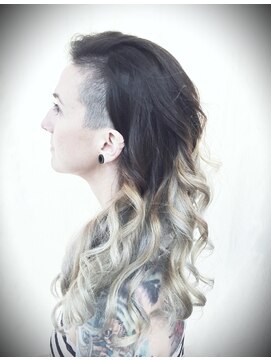 ダマーニ 表参道(DAMANI) デザインカラーとバレイヤージュで表現する耳かけモードスタイル